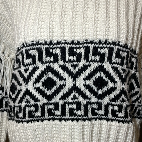 H&M Chunky Knit Fair Isle Cropped Sweater CREAM W/ BLACK ACCENTS / MEDIUM - Picture 2 of 11